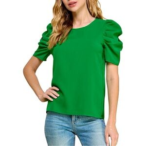 TCEC Lori Puff Sleeve Top in Kelly Green. Size Small. NWT
